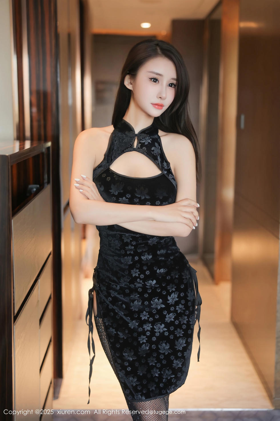 [XiuRen秀人网] 2025.03.10 No.9990 艺艺yiyi [57+1P]