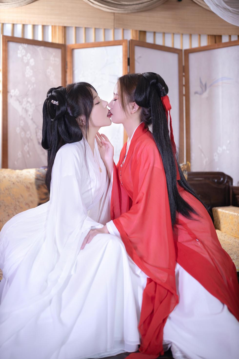鱼子酱 情欲百合 原版写真 [91P-1.31G]