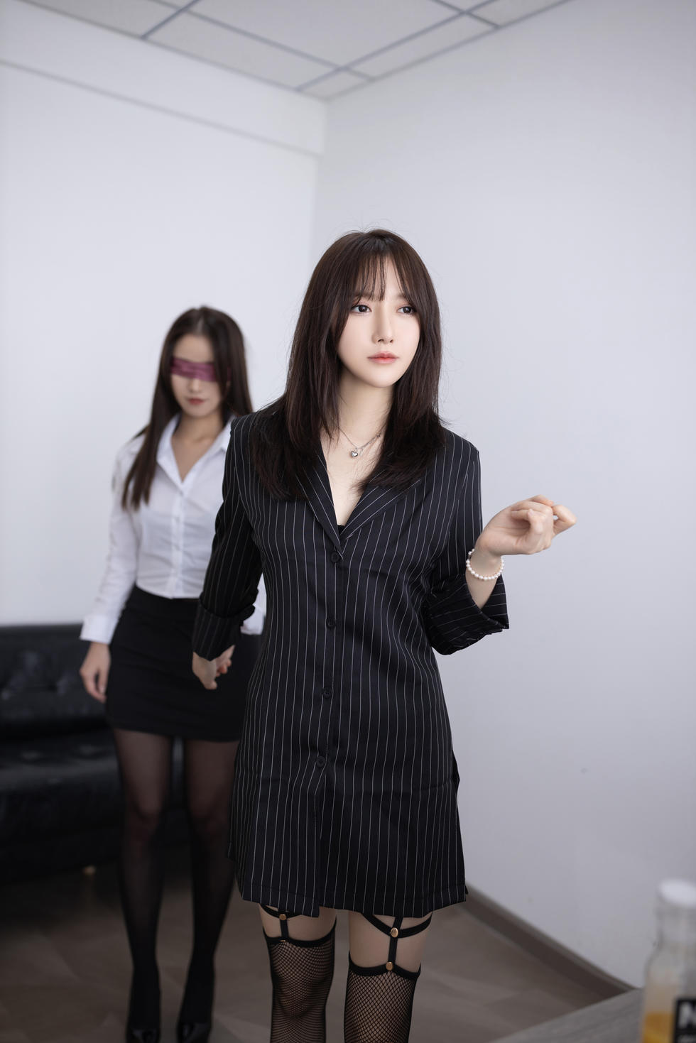 鱼子酱梦隐蔽的房间原版写真