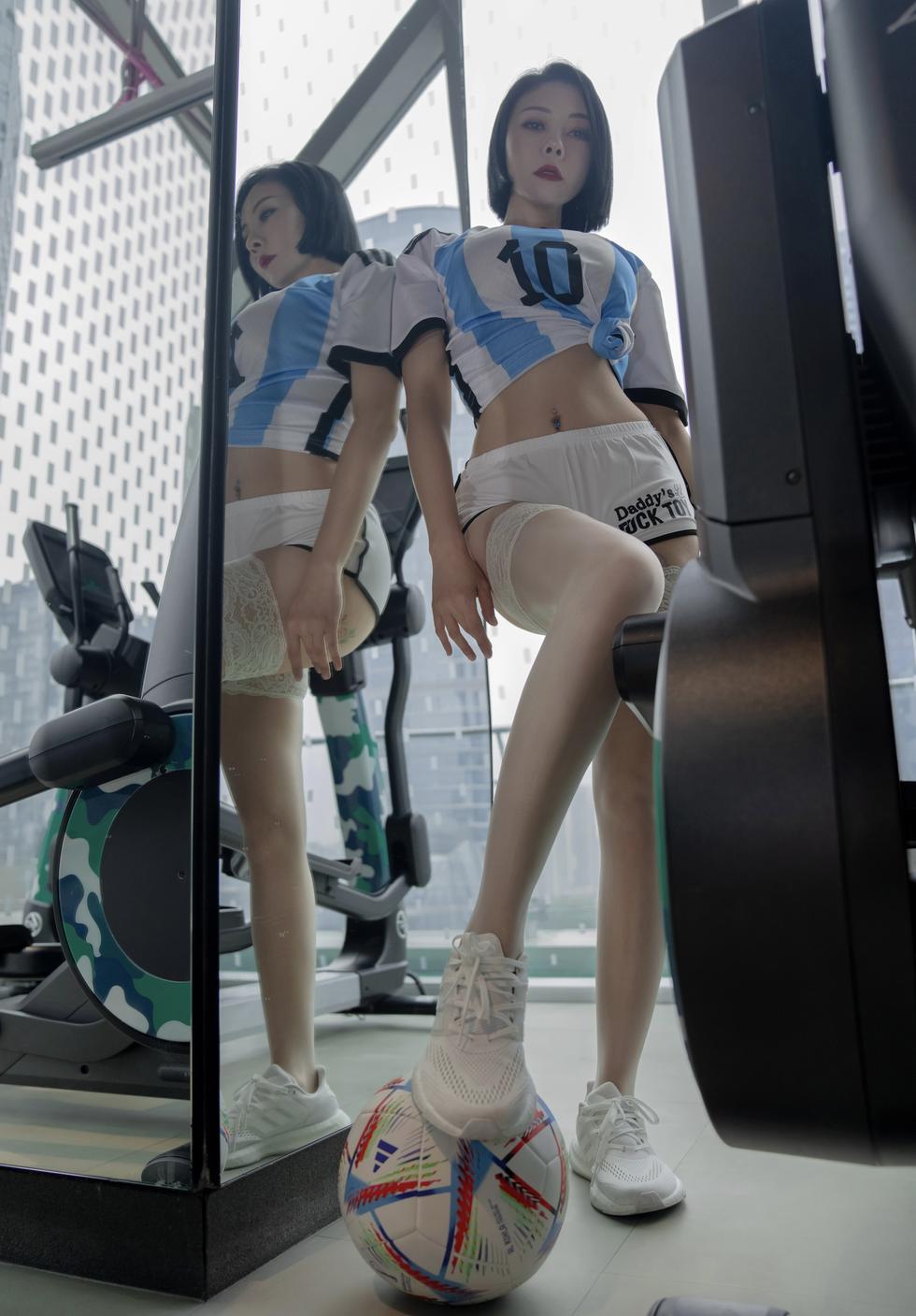 果儿- 浴室足球 原版写真[28P-57MB]