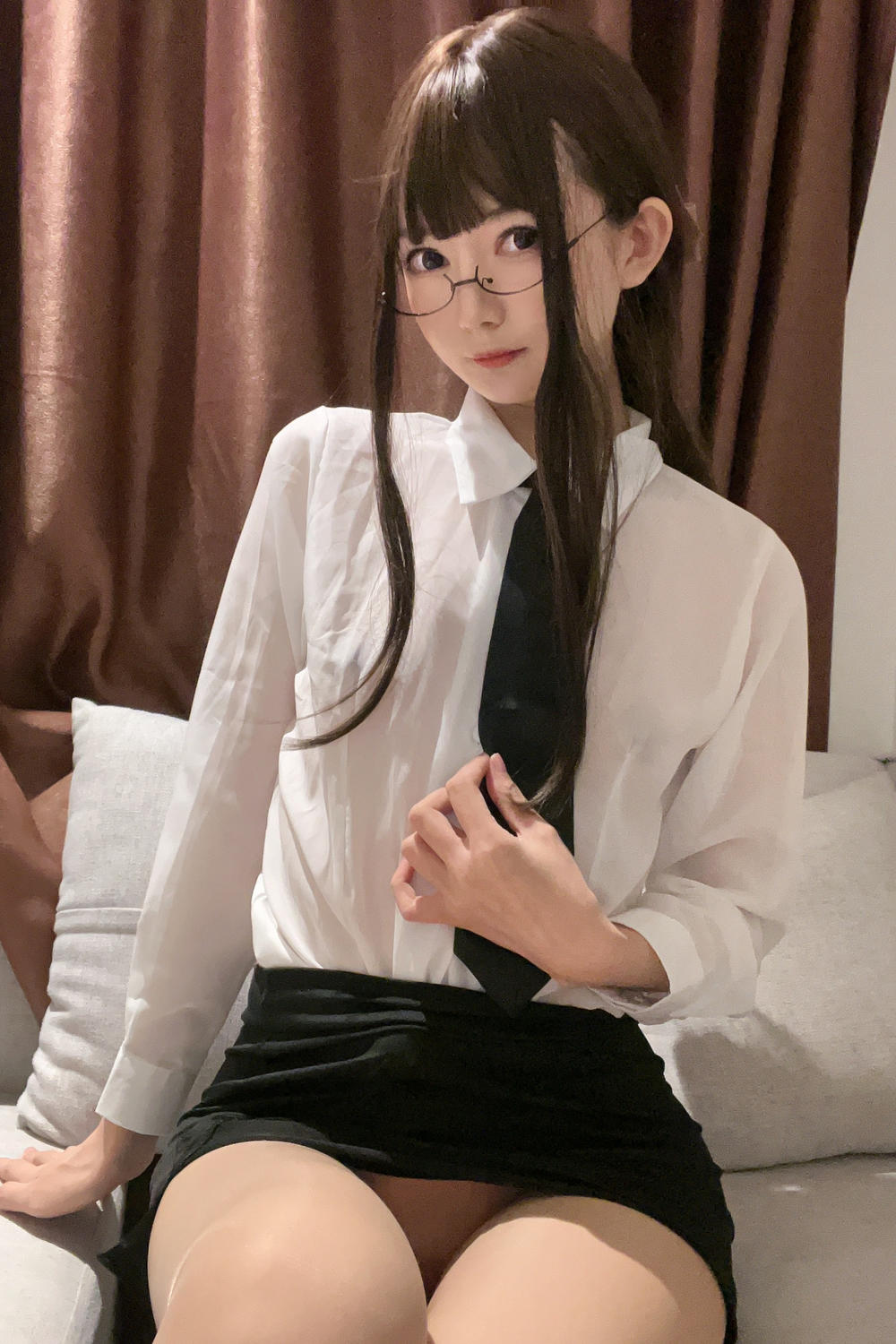 酱51酱  肉丝眼镜娘 [52P7V-420MB]