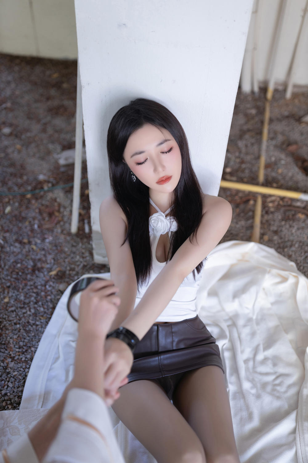 鱼子酱《尾随》原版写真[104P-1.2G]