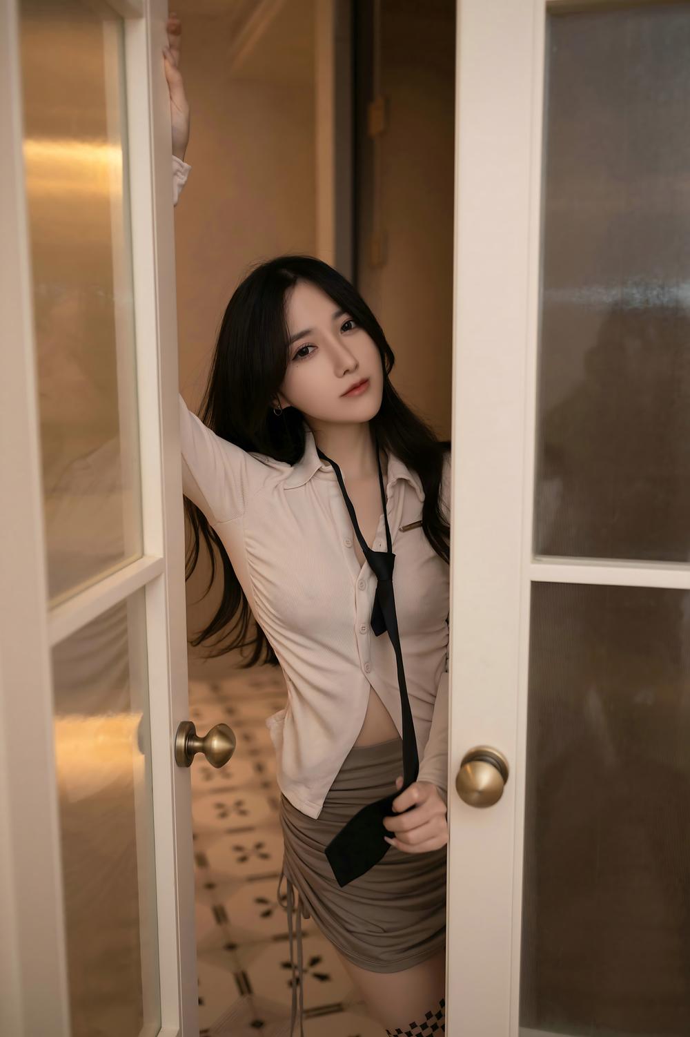 鱼子酱《克莱门禁欲》原版写真 [121P-920MB]