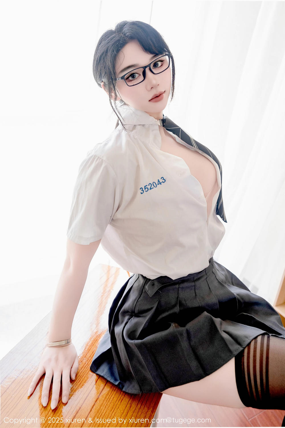 [XiuRen秀人网] 2025.07.10 No.10530 汐汐爱吃草莓 [85+1P]