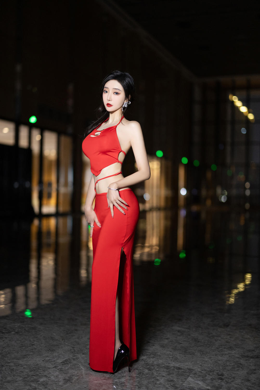 王馨瑶yanni 《红色裙子拼杏色毛毛情趣》原版写真 [100P-318MB]