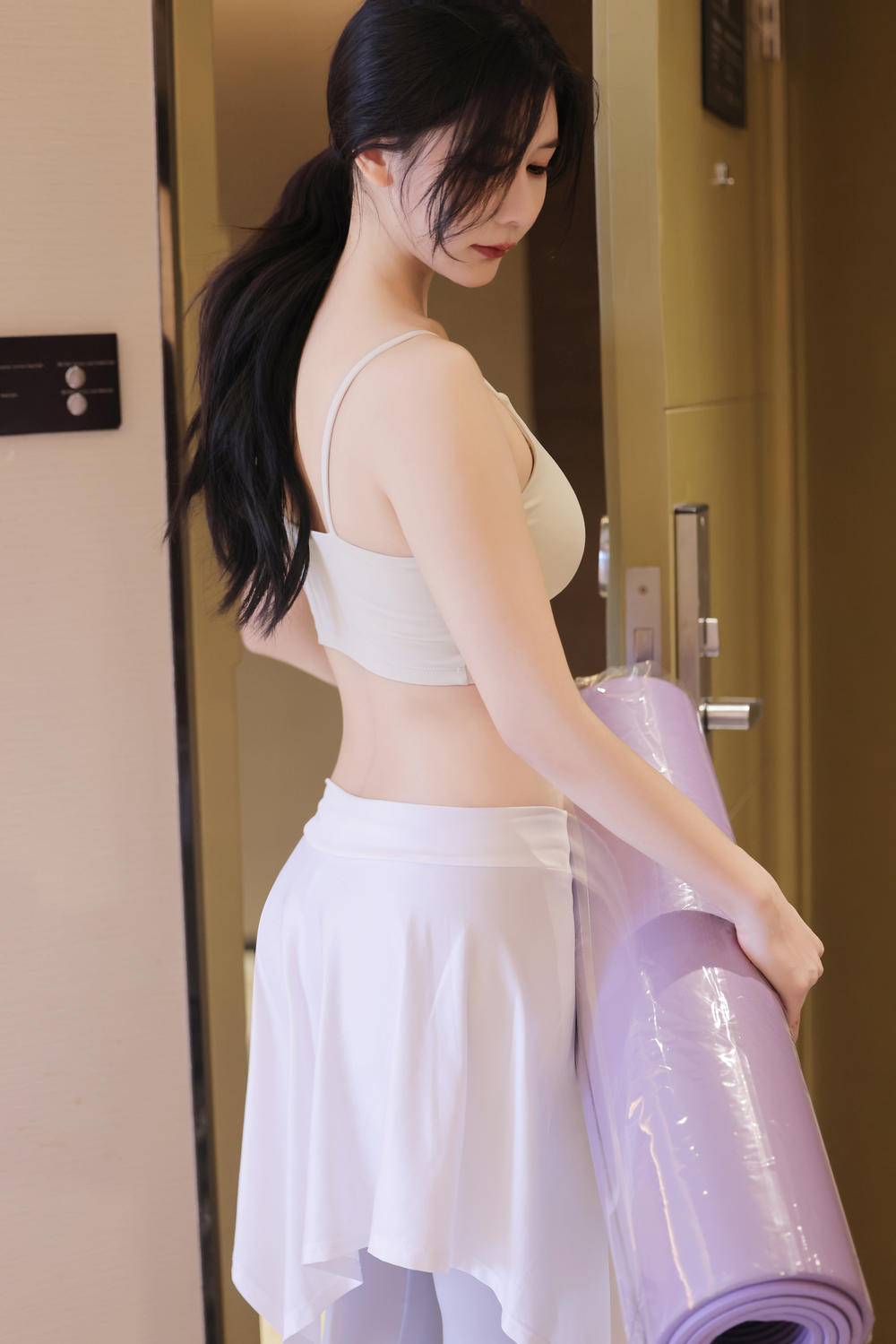 尹甜甜《瑜伽老师》原版写真  [81P-1.09G]