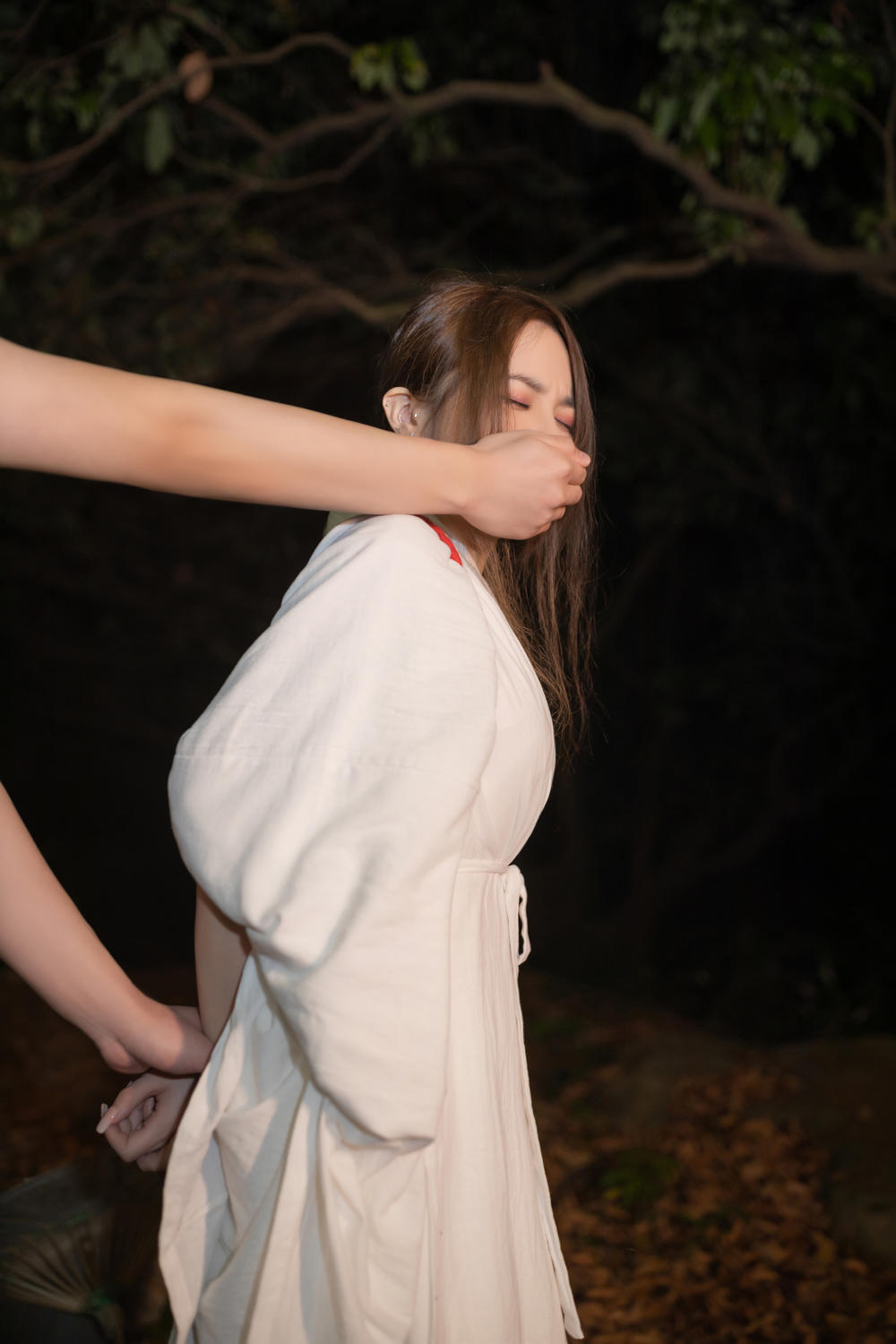 鱼子酱《小树林的故事》原版写真 [40P-638MB]