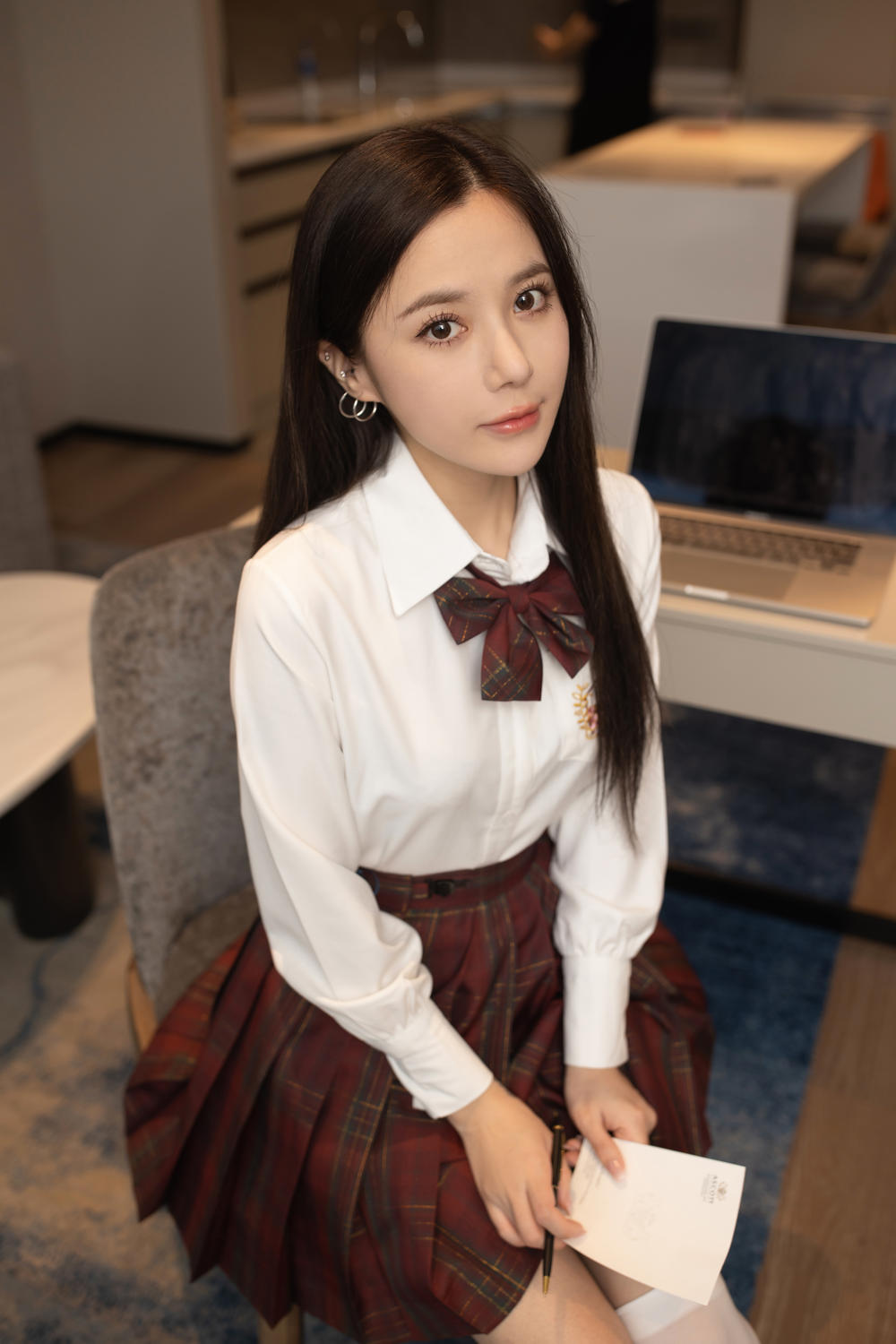 鱼子酱《学生》原版写真 [66P-753MB]