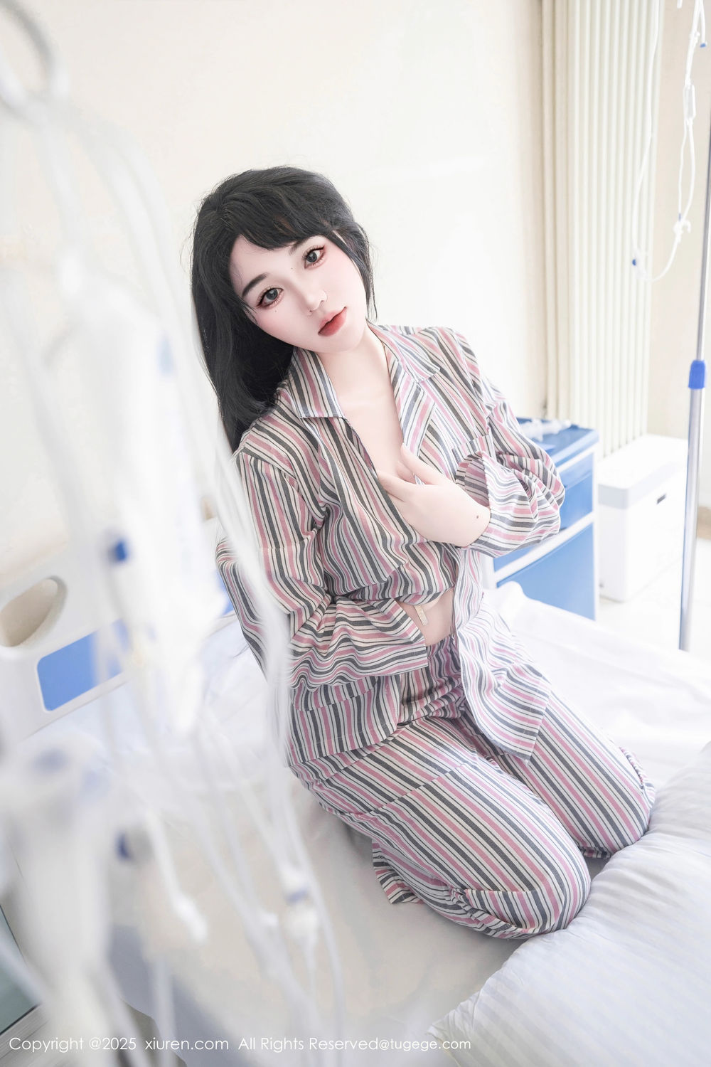 [XiuRen秀人网] 2025.08.14 No.10648 汐汐爱吃草莓