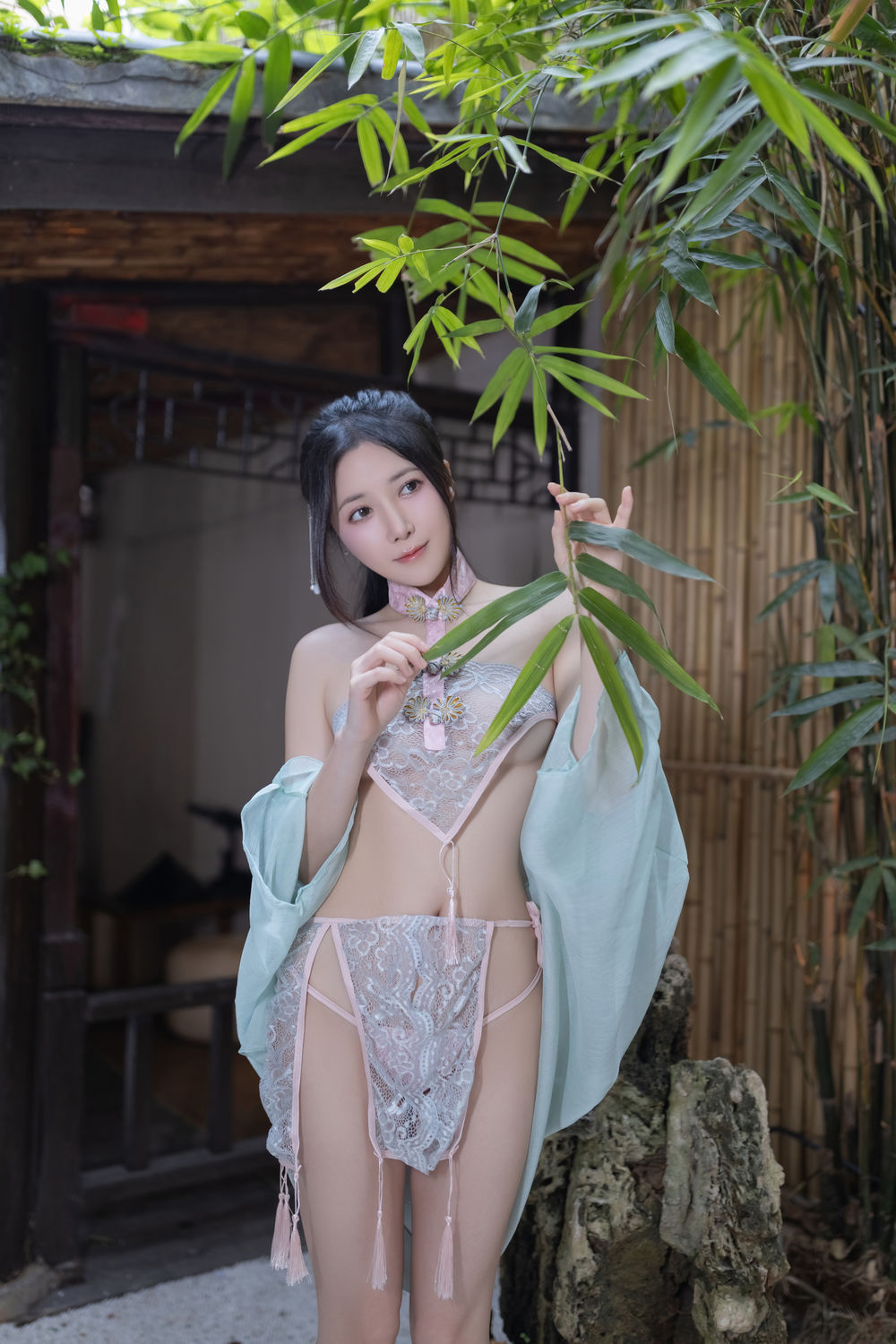 鱼子酱《花瓣浴》原版写真 [86P-970MB]