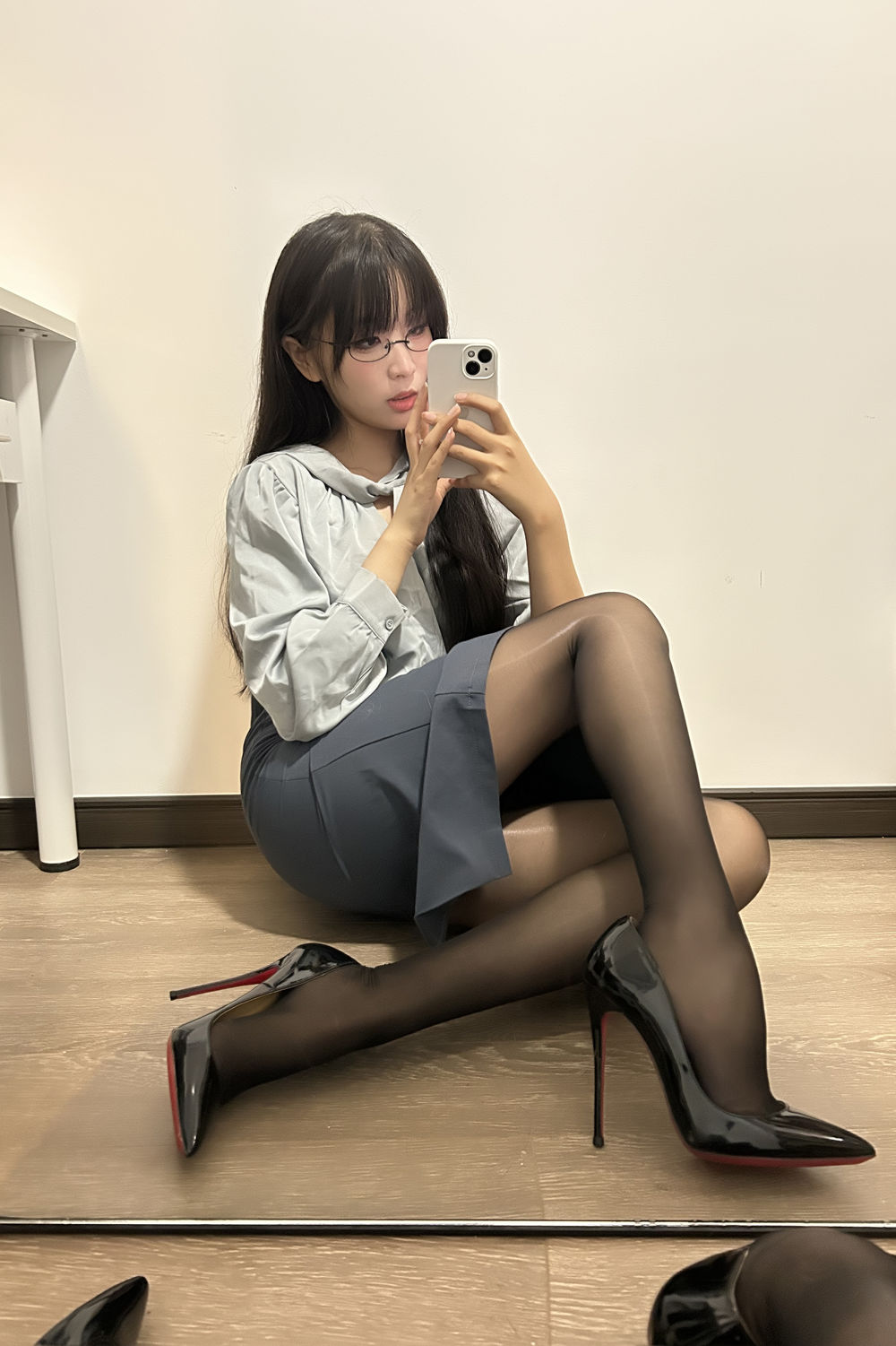 轩萧学姐  蓝裙OL[190P4V-1.49GB]