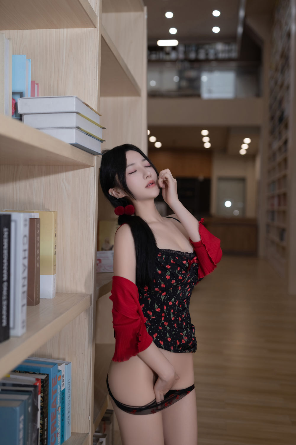 鱼子酱《图书馆》原版写真 [82P-901MB]