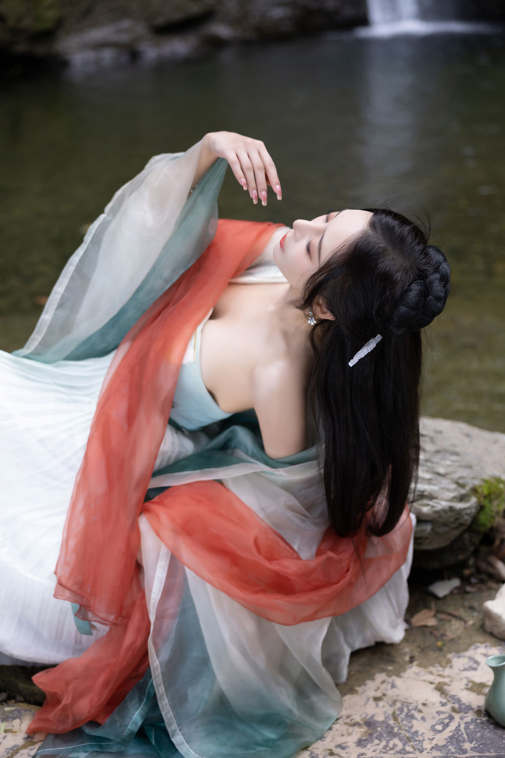 王馨瑶Yanni《绿色古装 瀑布》原版写真  [112P-312MB]