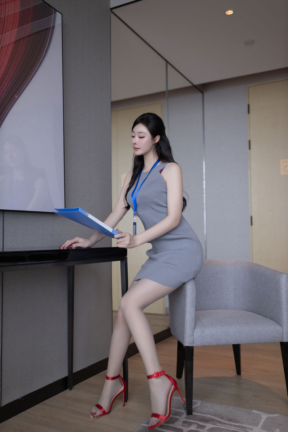 小逗逗《OL一天》原版写真 [91P-1.4G]