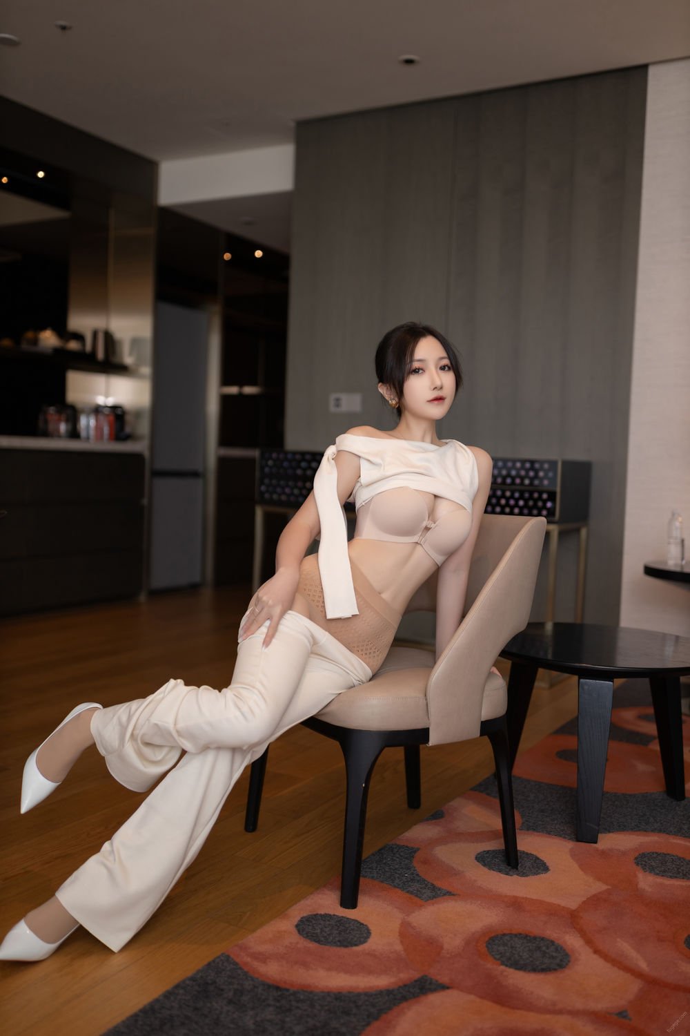 鱼子酱《职场女人》原版写真 [120P-1.17G]