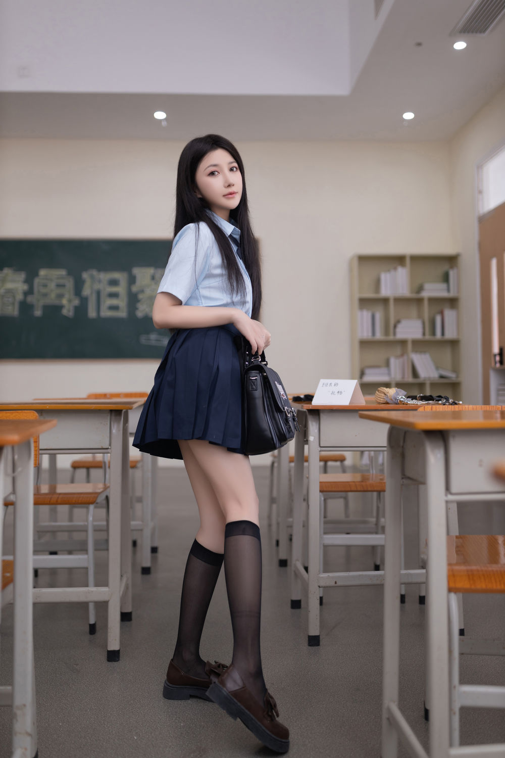 鱼子酱《班长的礼物》原版写真 [130P-1.55G]