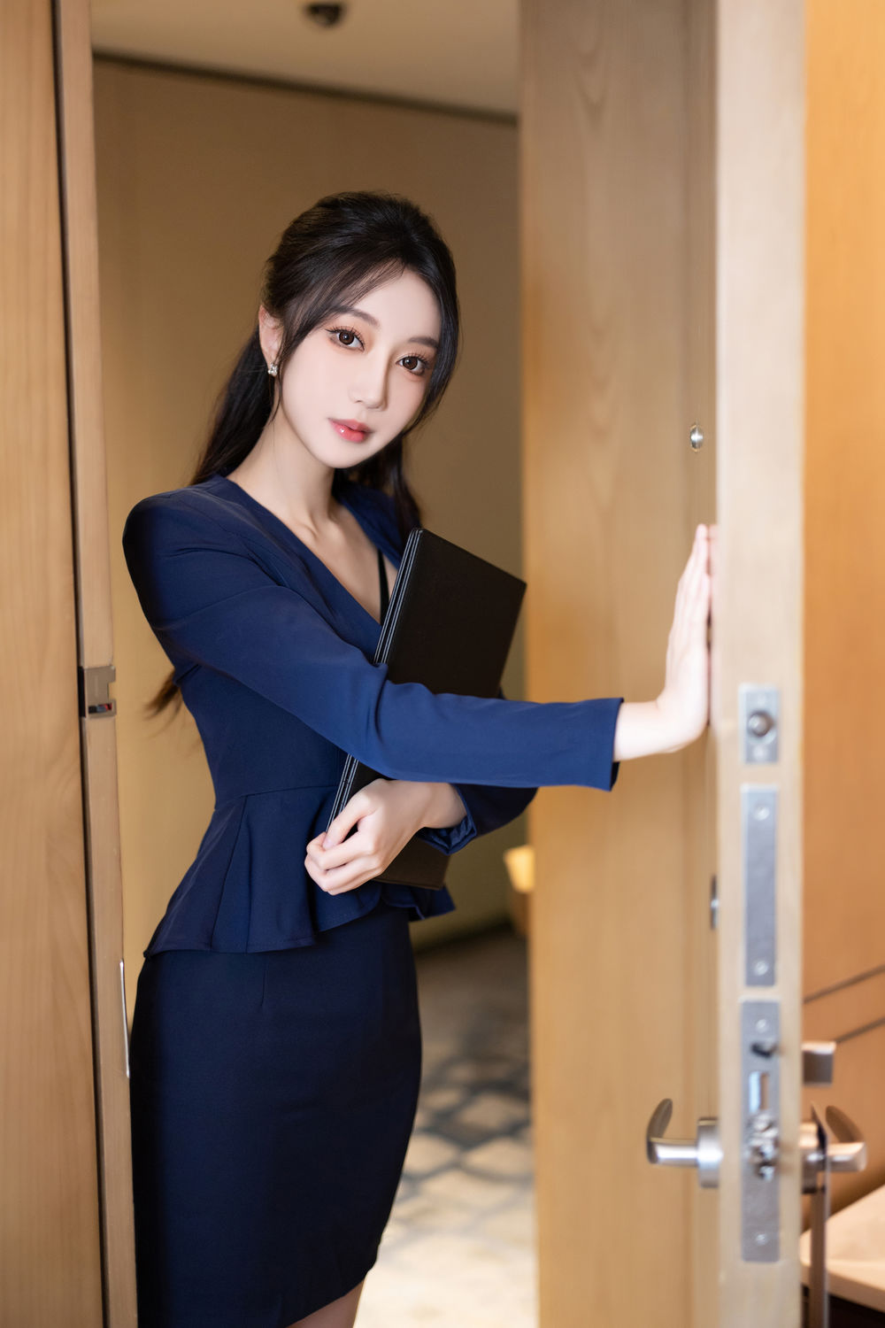 玥儿玥《秘书OL装》原版写真 [90P-701MB]