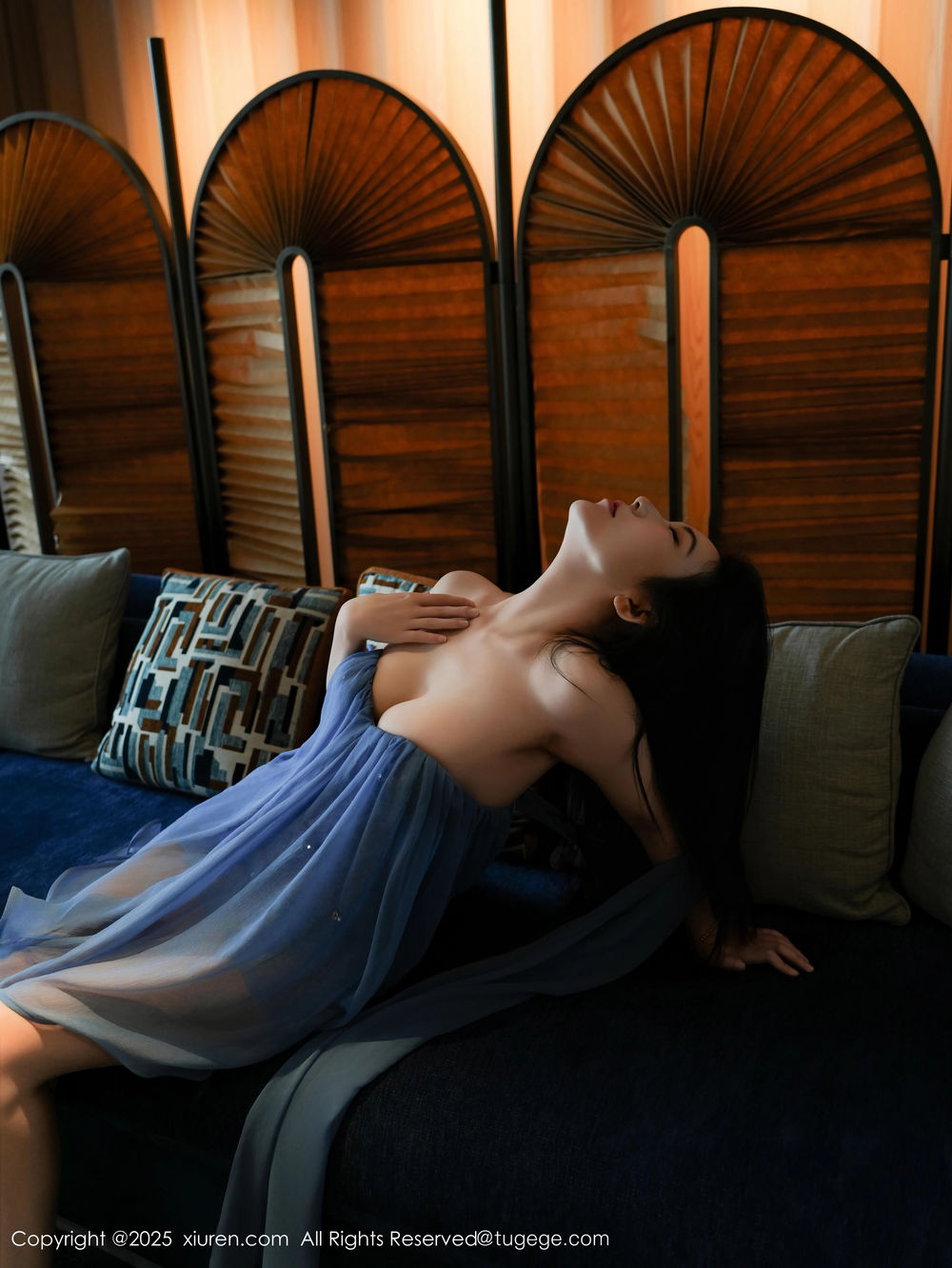 [XiuRen秀人网] 2025.11.14 No.10988 烧烧小桃 [52+1P]