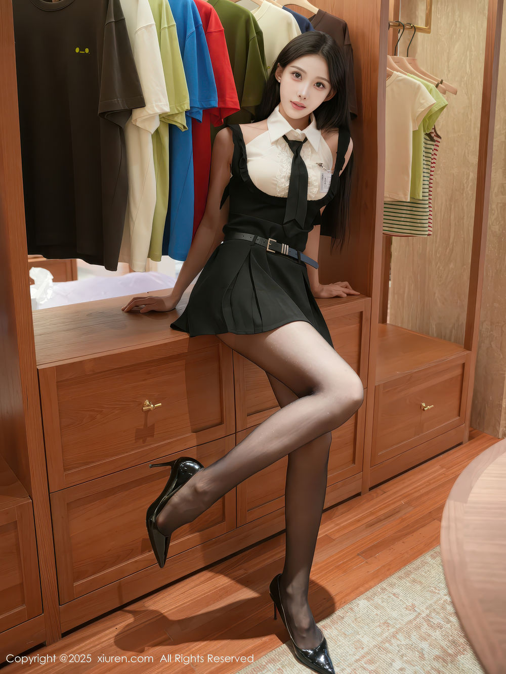 [XiuRen秀人网] 2025.12.01 No.11052 梨霜儿 [75+1P]