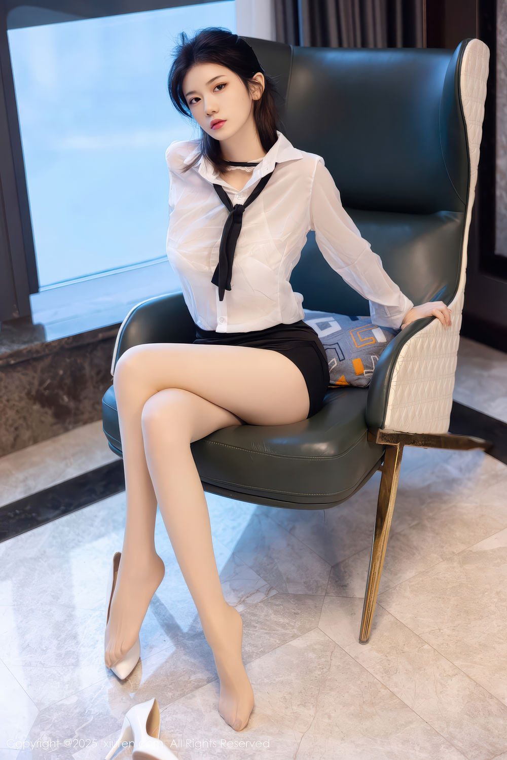 [XiuRen秀人网] 2025.12.05 No.11077 凌七七 [80+1P]