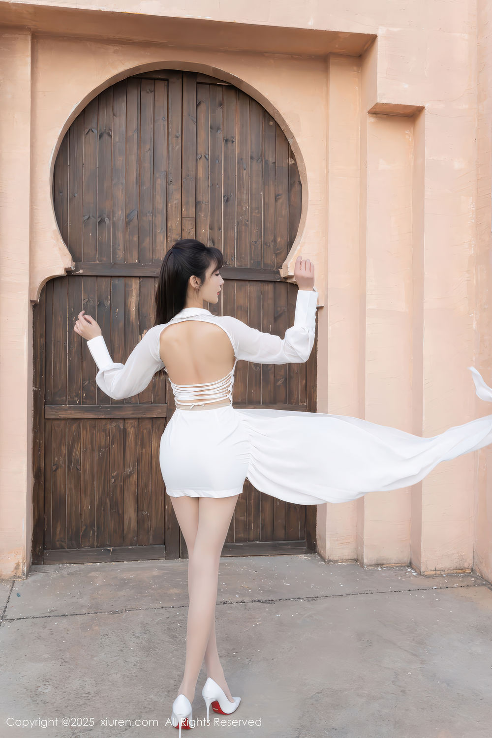 [XiuRen秀人网] 2025.12.11 No.11100 陆萱萱 [80+1P]